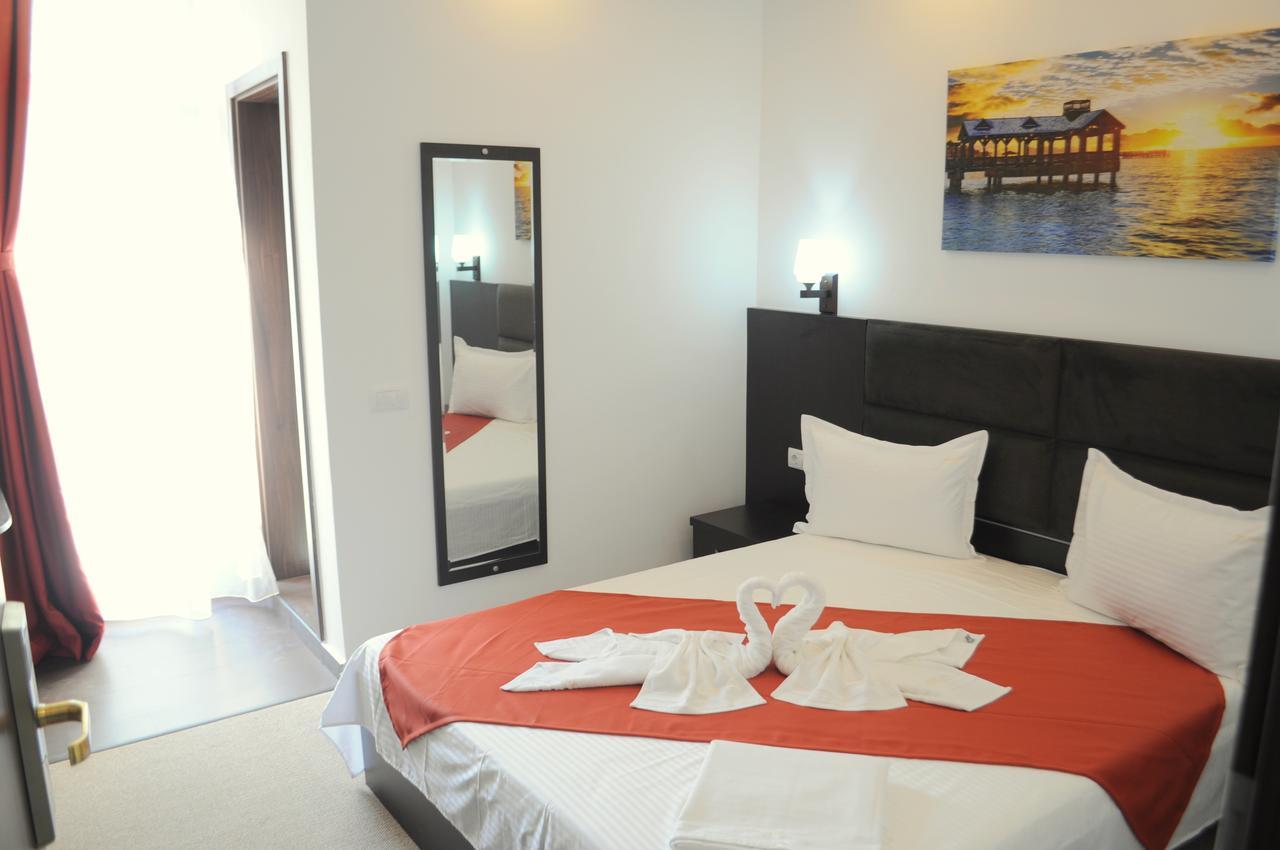 Evia Hotel 3*